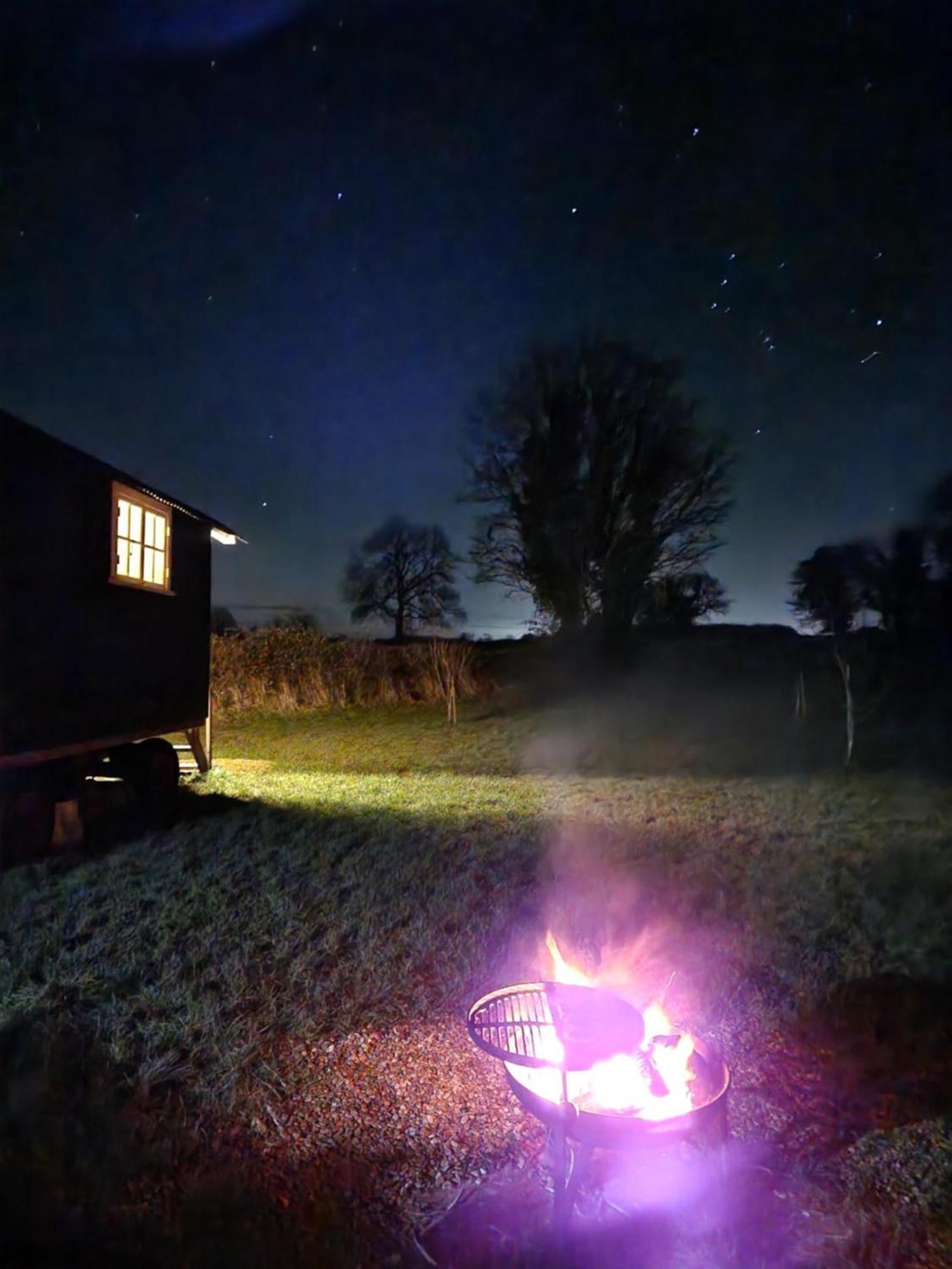 The Delkin Shepherds Huts Glamping Castle Combe