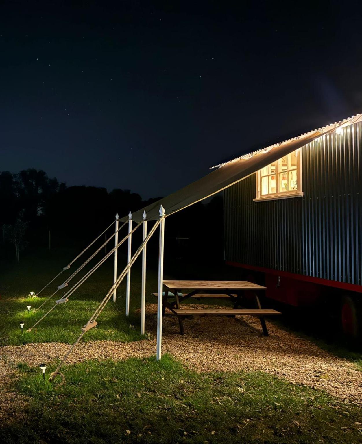 The Delkin Shepherds Huts * Castle Combe